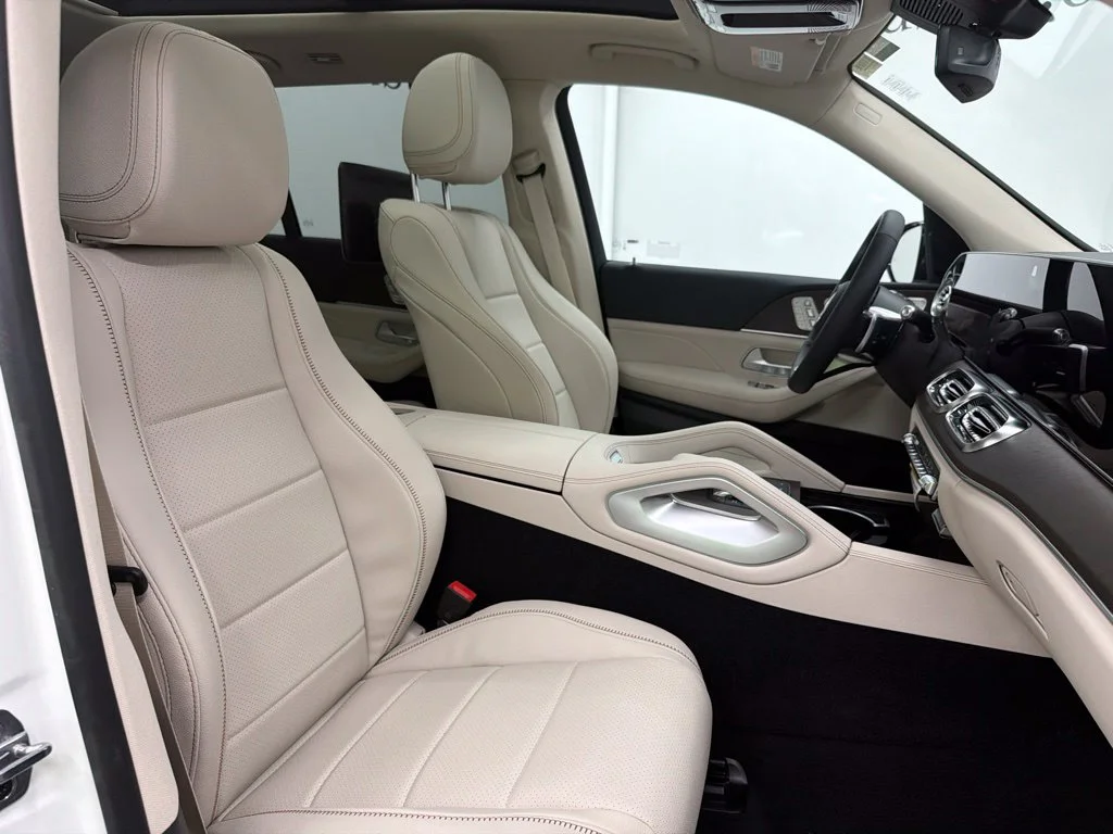 New 2027 White Mercedes-Benz GLS 450 image 33