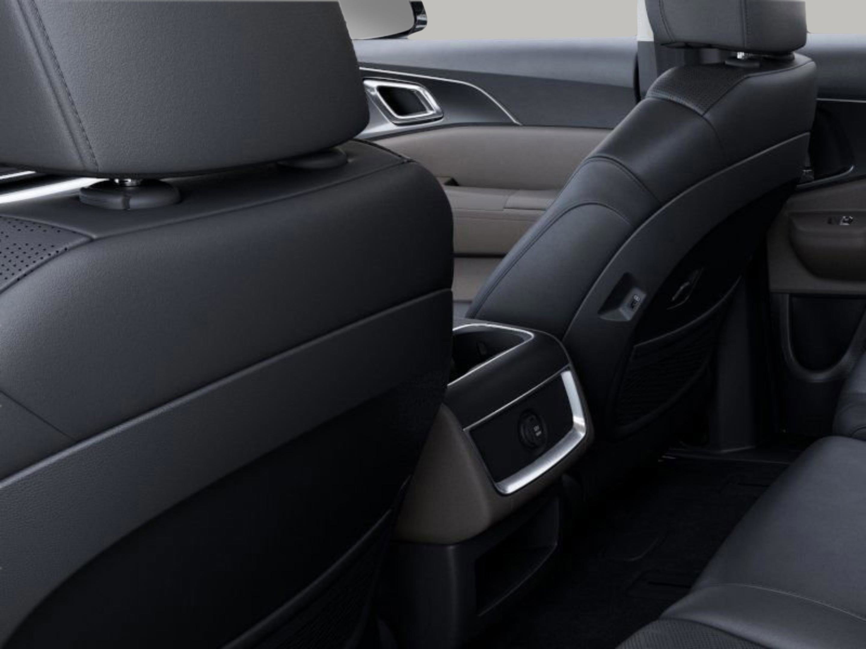 New 2025 Snow White Pearl Kia LXS image 26