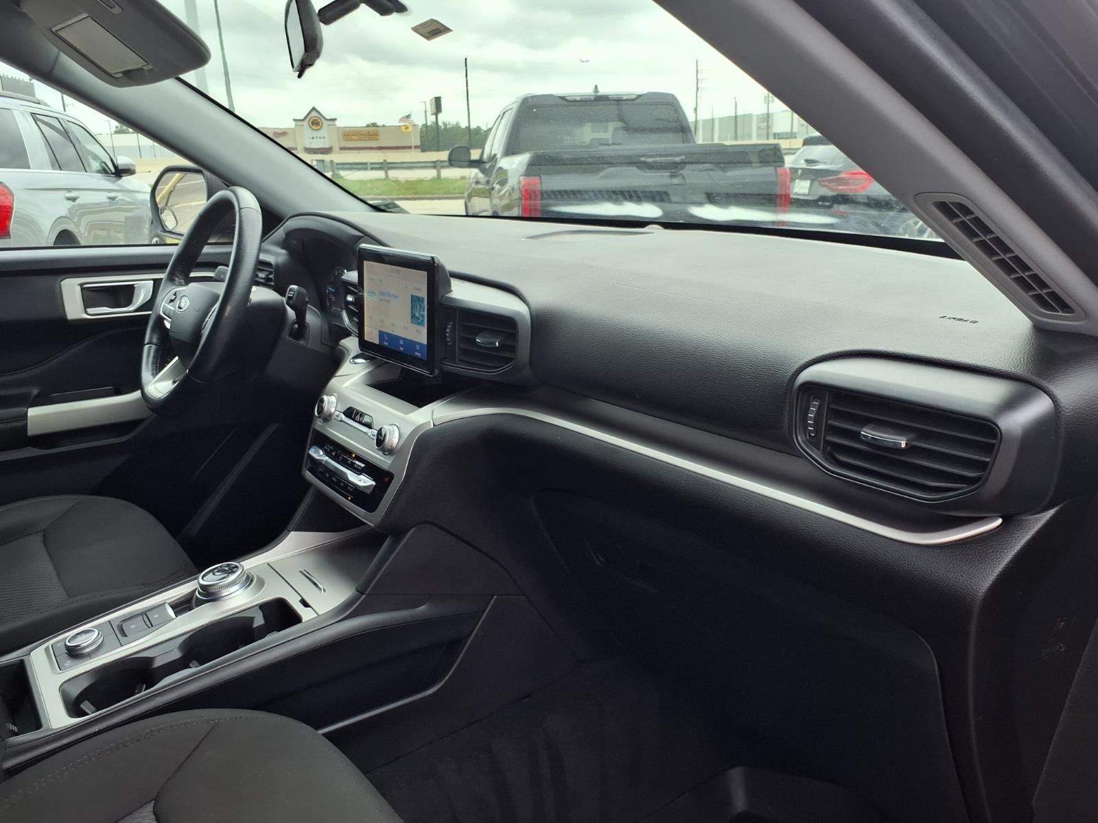 2022 Ford Explorer photo 11 of 26