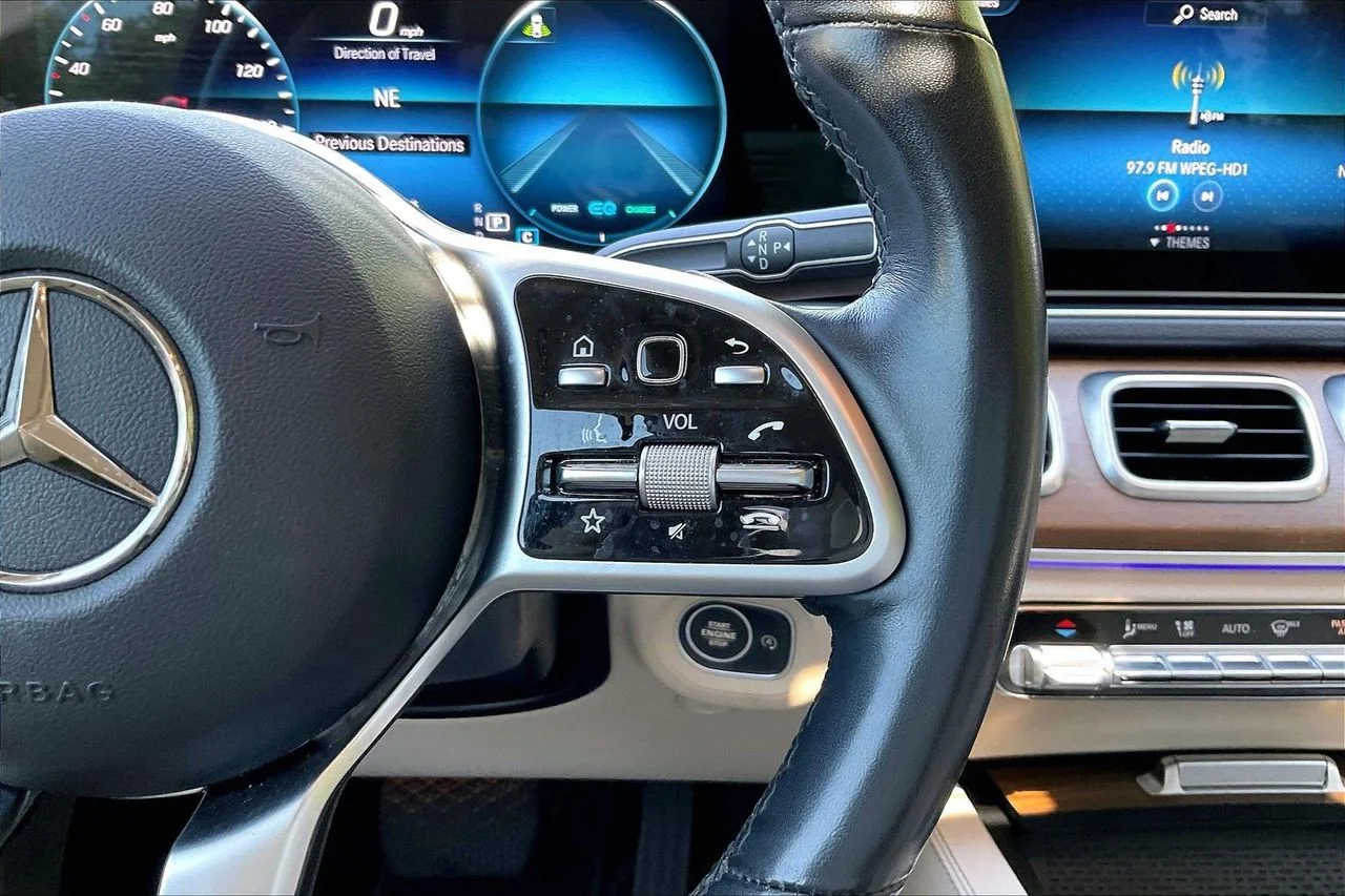 Certified Used 2023  Mercedes-Benz GLE 450 image 32
