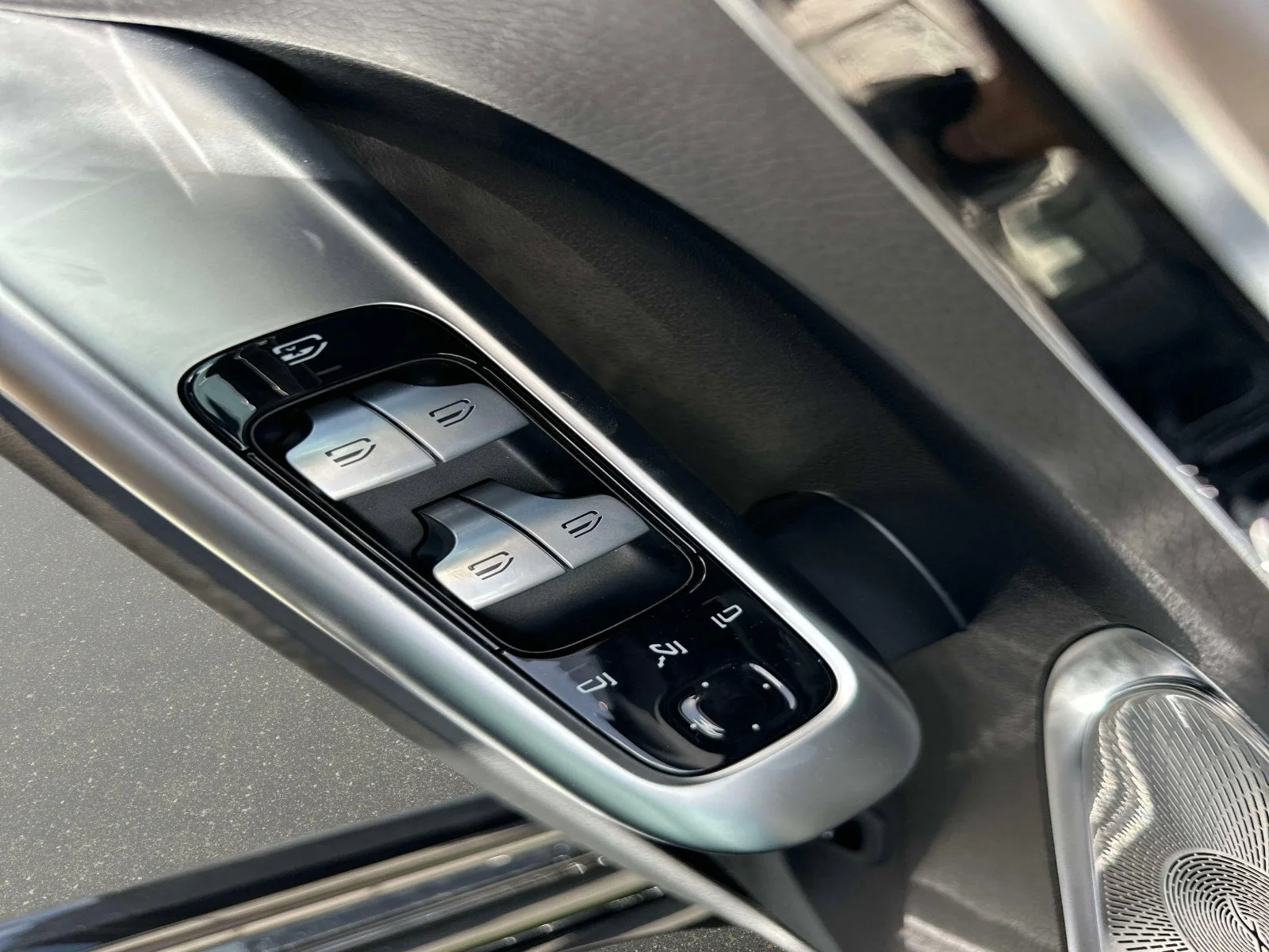 2025 Mercedes-Benz C-Class Sedan C 300 - Photo 17