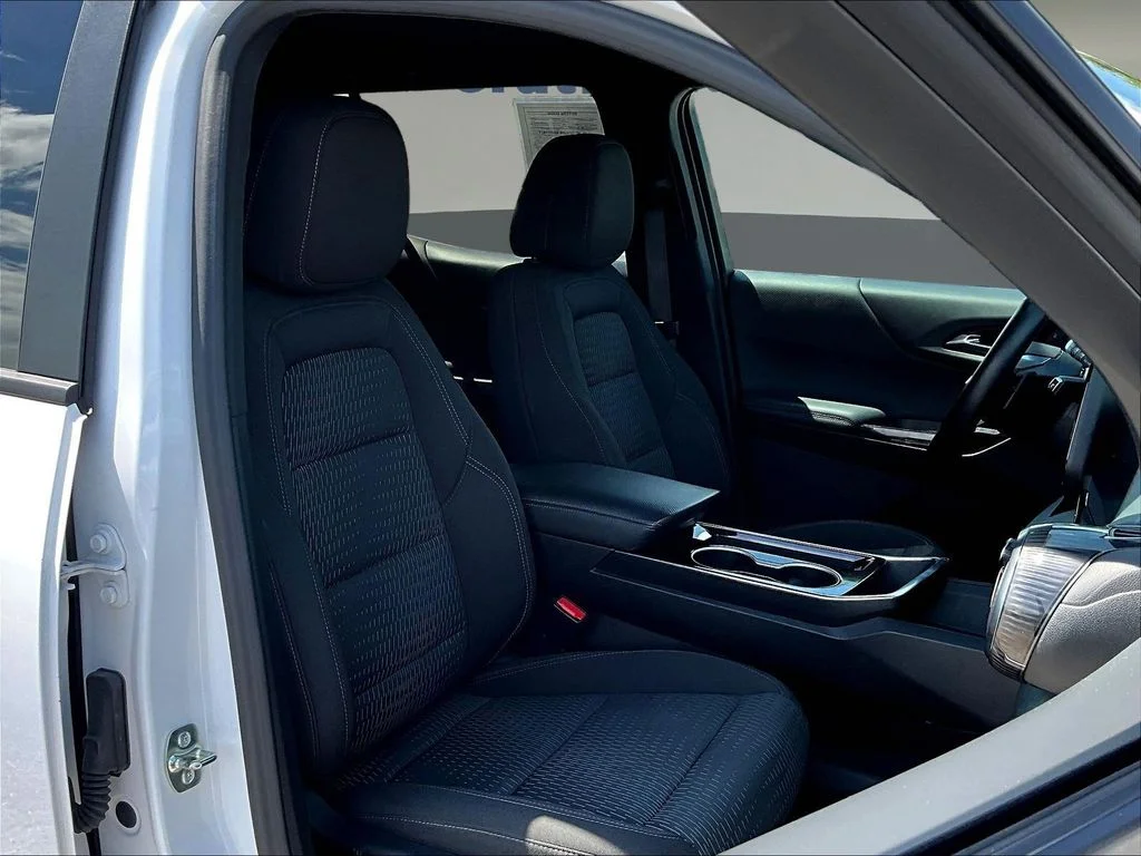 Used 2025 White Chevrolet LT image 31