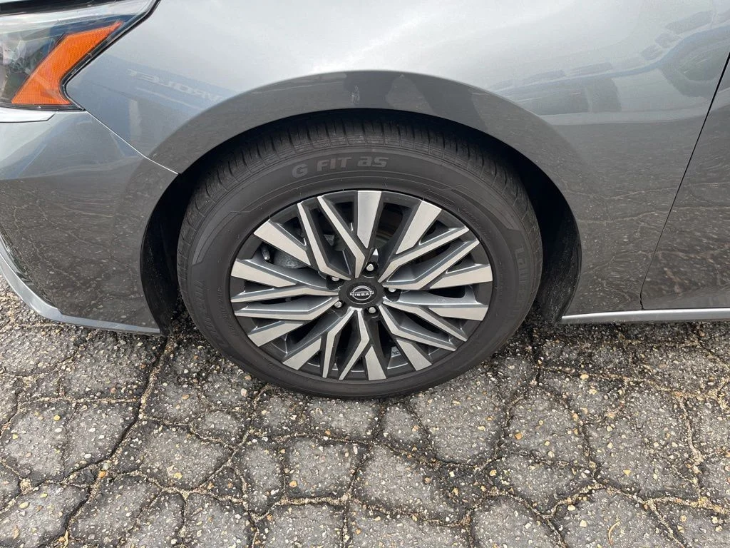 Used 2024 Gray Nissan 2.5 SV image 39