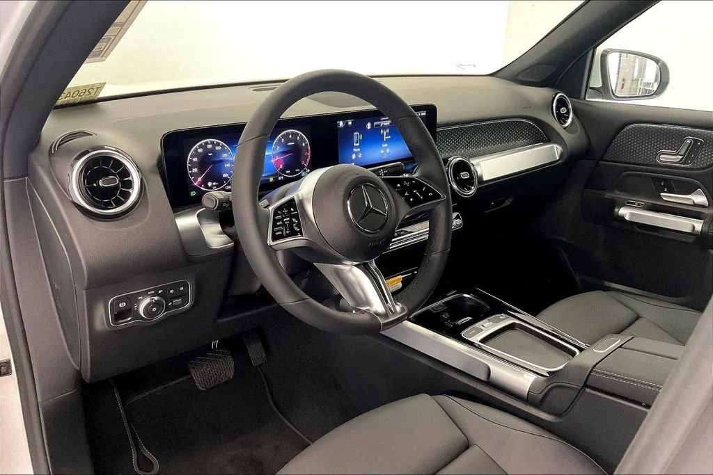 New 2026 Polar White Mercedes-Benz GLB 250 image 20