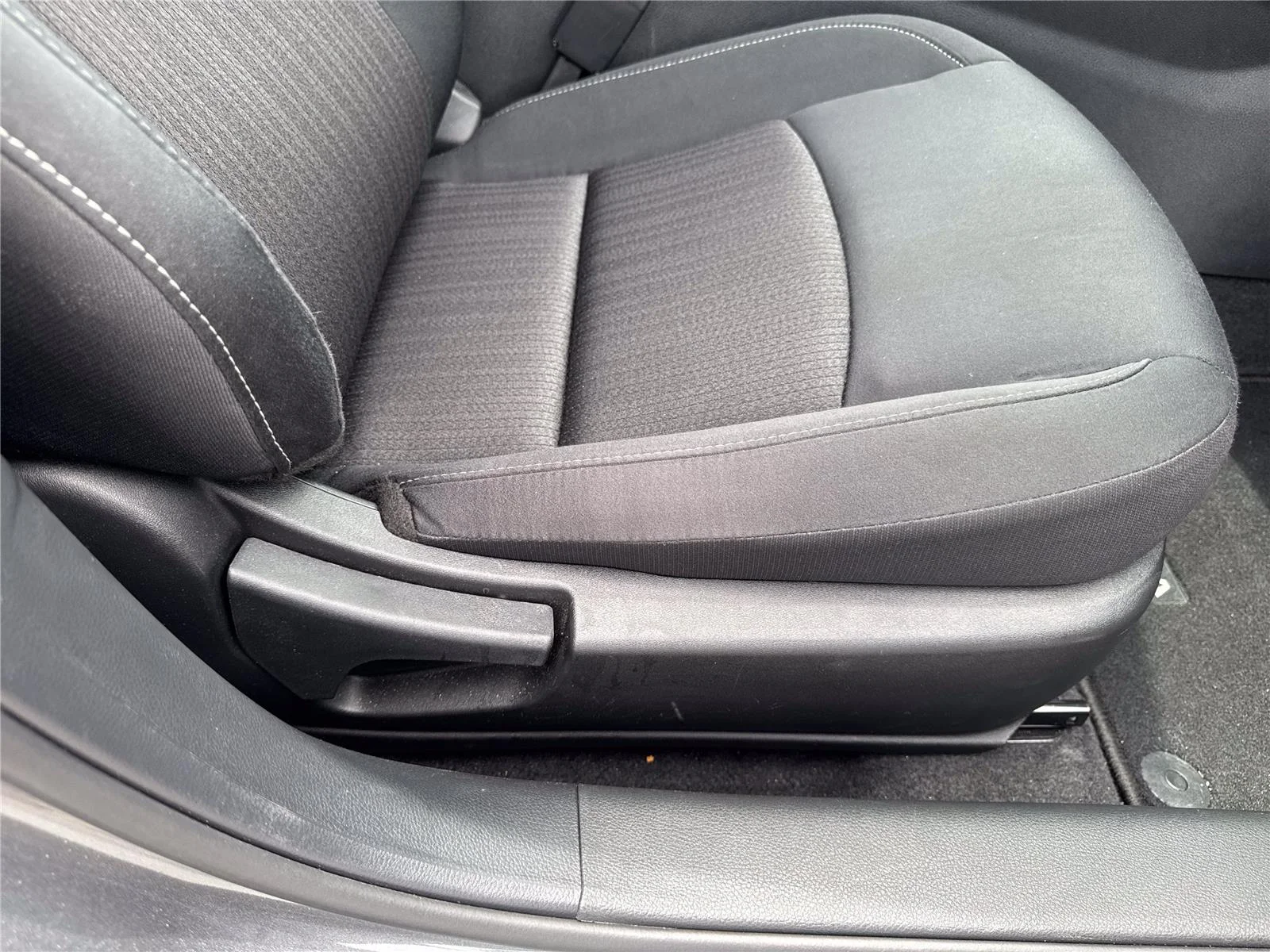 Used 2025 Gun Metallic Nissan SV image 34