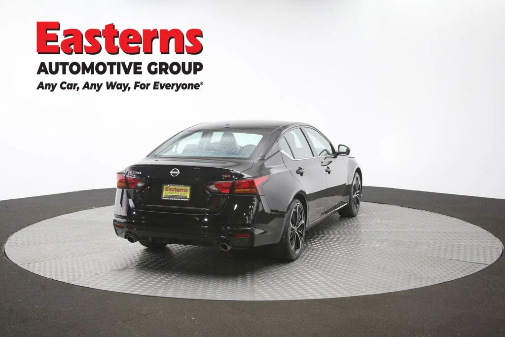 Used 2024 Black Nissan 2.5 SR image 39