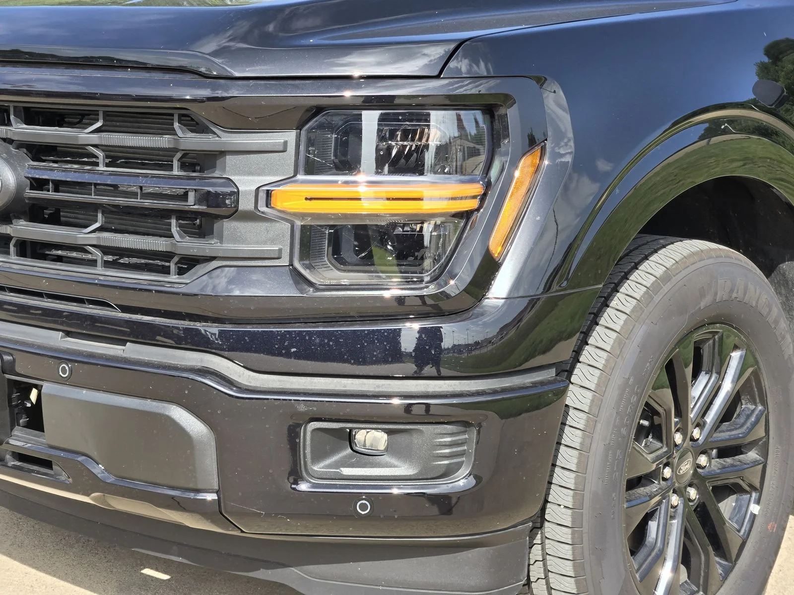 New 2026 Agate Black Metallic Ford XLT image 5