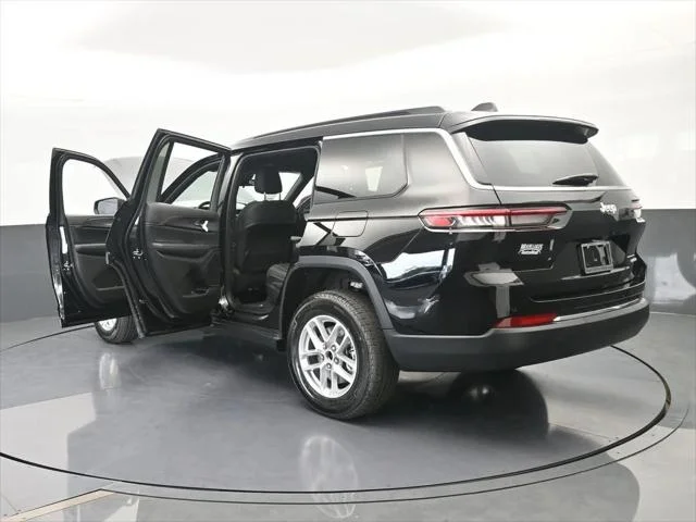 New 2026 Diamond Black Crystal Pearl-Coat Exterior Paint Jeep Laredo image 72