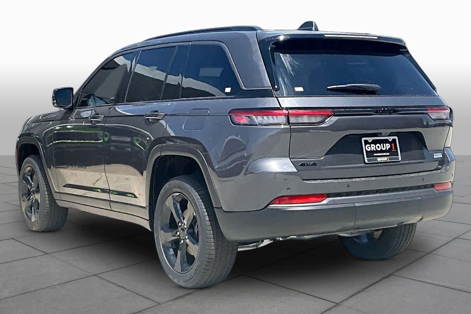 New 2026 Baltic Gray Metallic Clear-Coat Exterior Paint Jeep Limited image 13