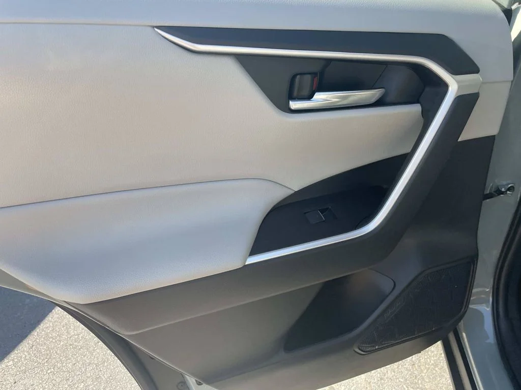 Used 2023  Toyota XLE image 14