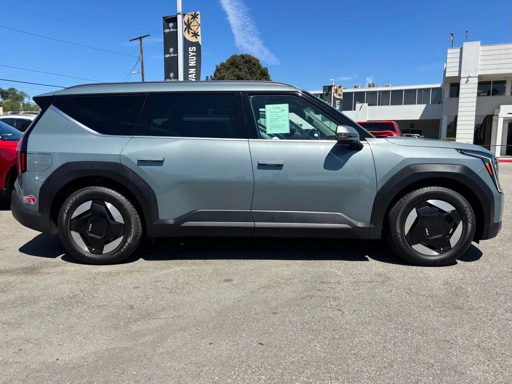 Used 2024 Kia EV9 Wind with VIN KNDAFFS53R6042705 for sale in Los Angeles, CA
