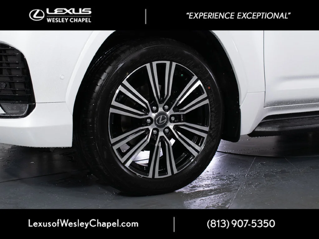 New 2026 Eminent White Pearl Lexus LX 700h LUXURY image 5