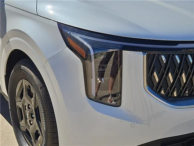 New 2027 Snow White KIA LX Passenger image 6