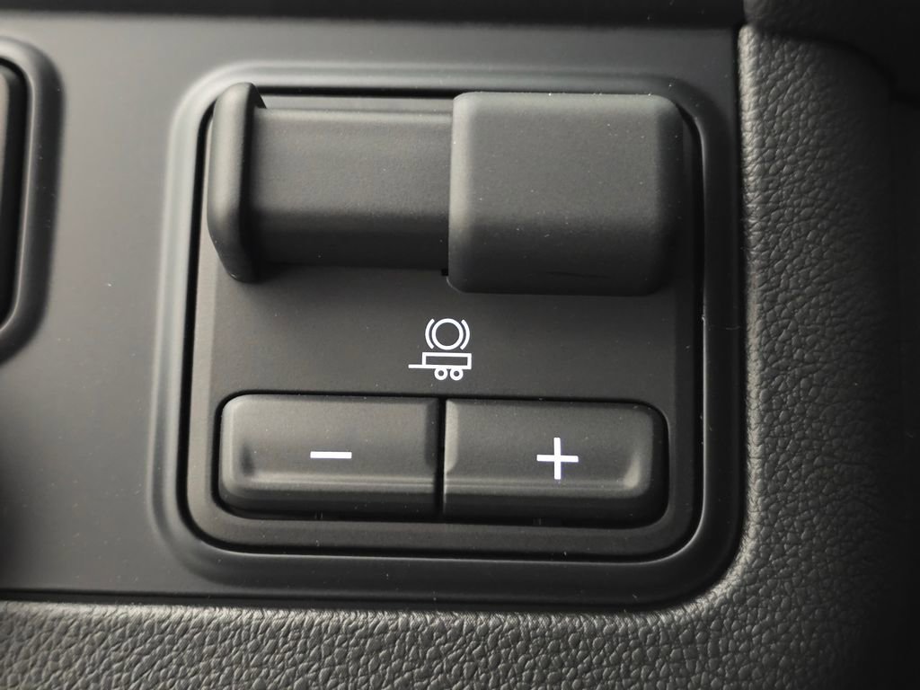 2025 Chevrolet Suburban Z71 - Photo 10