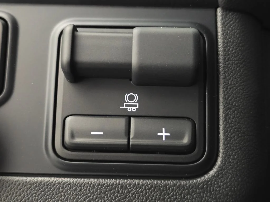 2025 Chevrolet Suburban Z71 - Photo 10