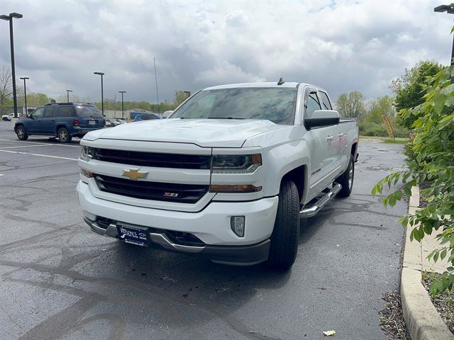 Used 2017 SUMMIT WHITE Chevrolet LT image 3