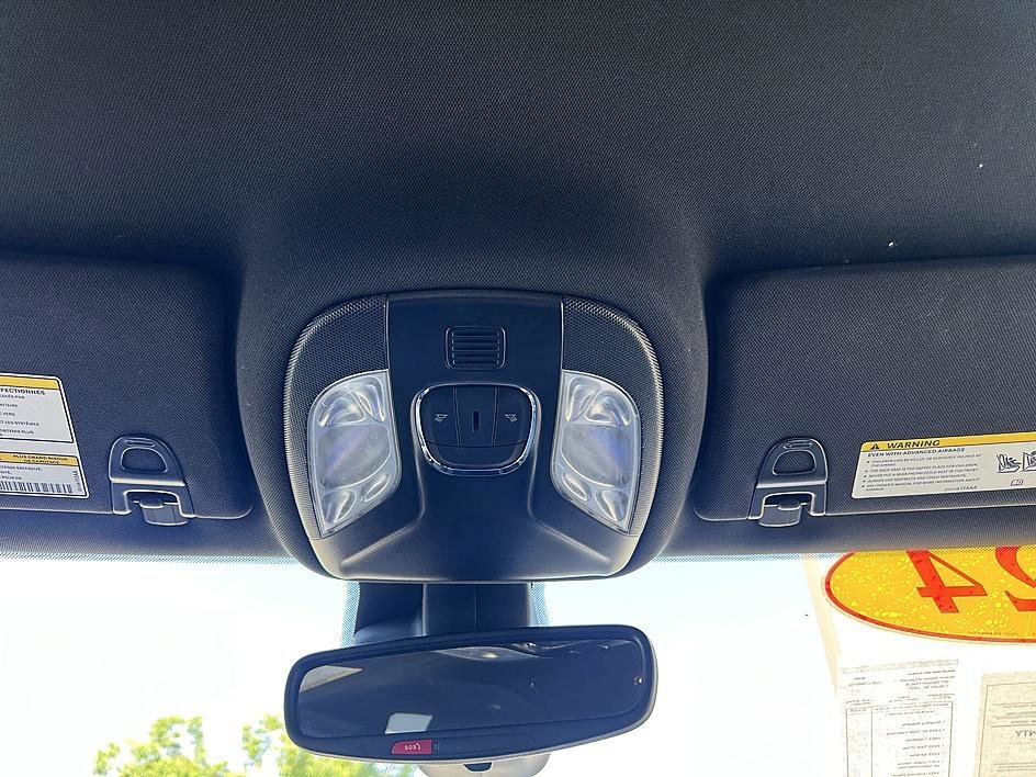 Used 2024 Silver Zynith Metallic Clearcoat Jeep Latitude image 26