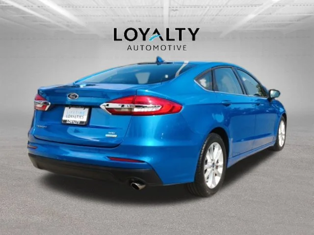 Used 2019 Blue Ford SE image 3