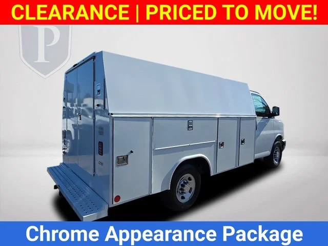 New 2025 Summit White Chevrolet 1WT image 6