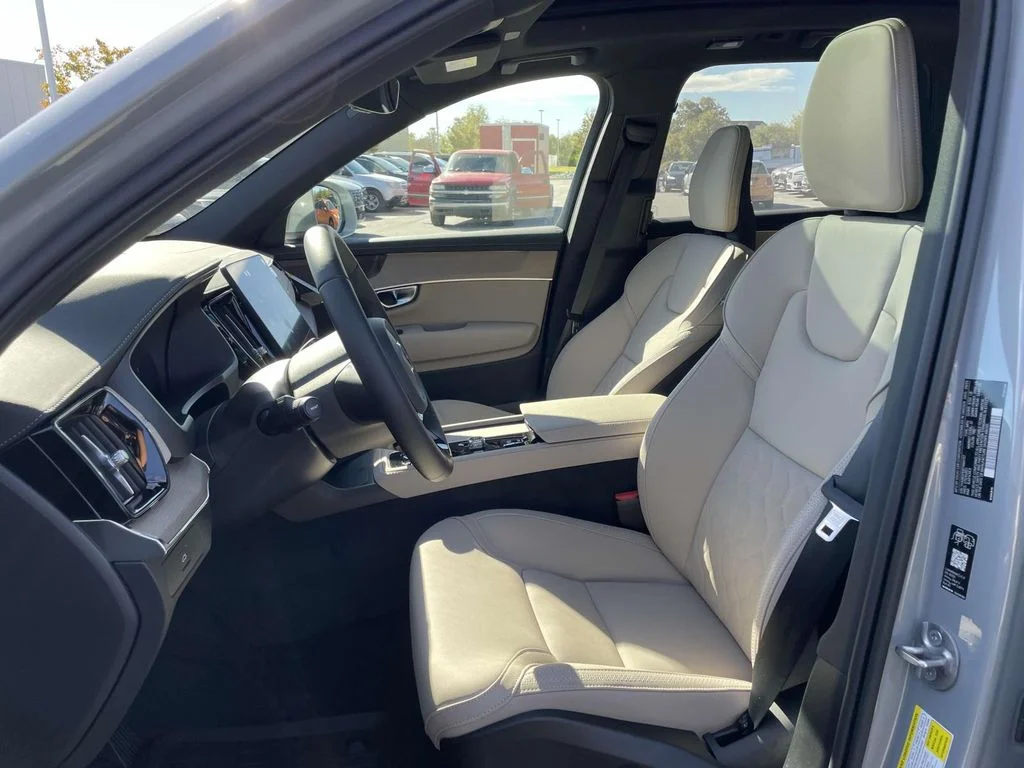 2026 Volvo XC90 Plus - Photo 9