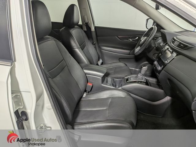 Used 2017 White Nissan SL image 41