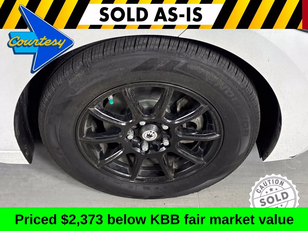 Used 2017 White Hyundai SE image 11