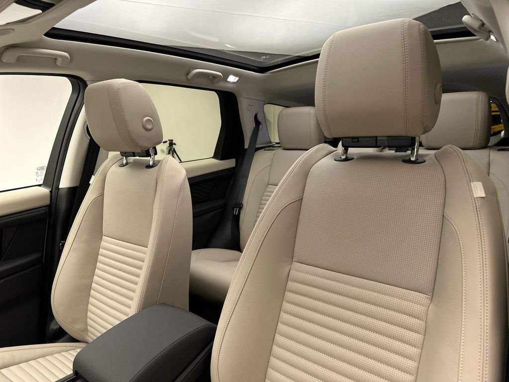 Used 2025 Fuji White Land Rover S image 8