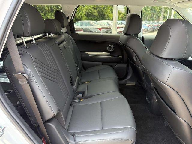New 2026 White Hyundai Blue SEL 8P image 18