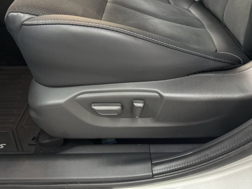 Used 2026 Silver Metallic Mitsubishi SE image 31