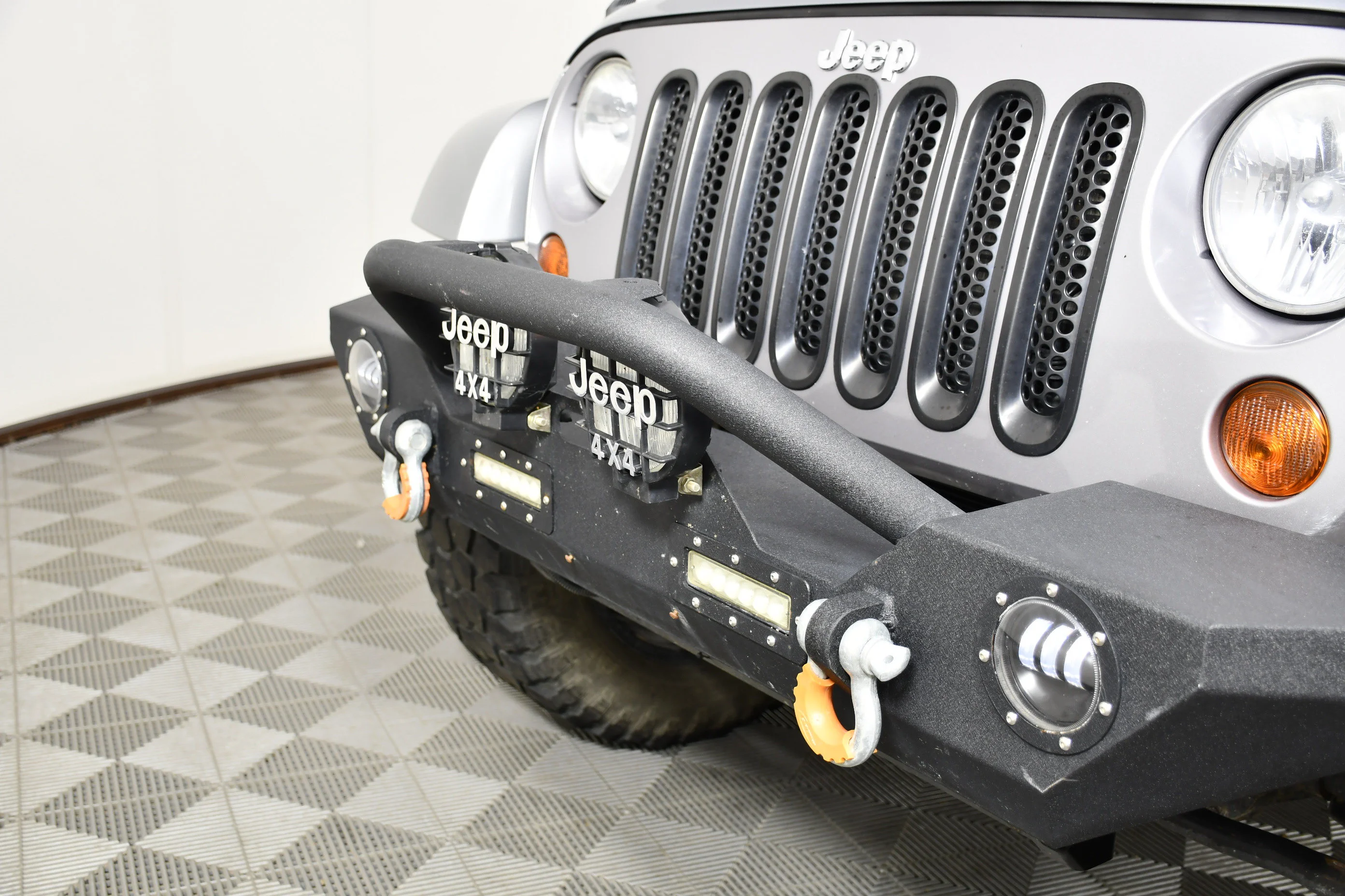 Used 2013 Billet Silver Metallic Jeep Sahara image 11