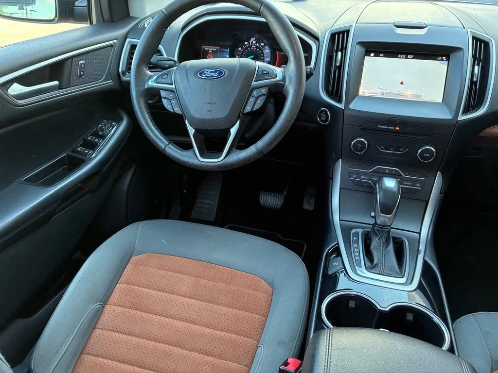 Used 2018 Shadow Black Ford SEL image 10