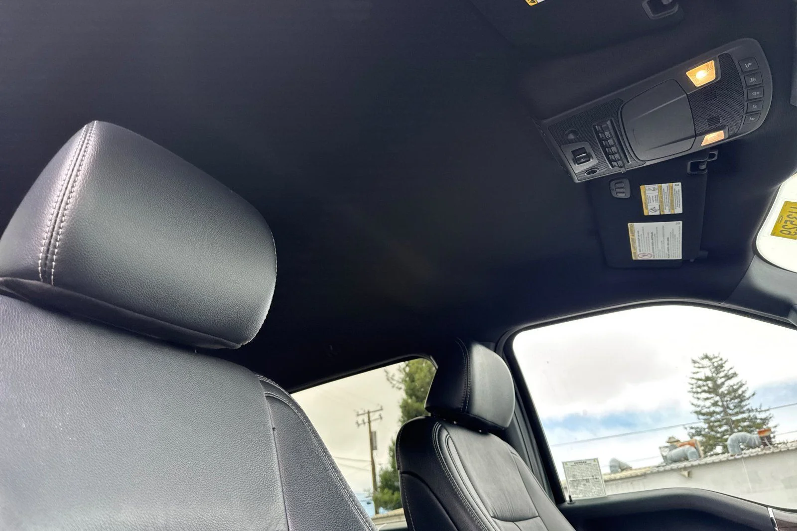 Used 2022 Gray Metallic Ford Lariat image 9