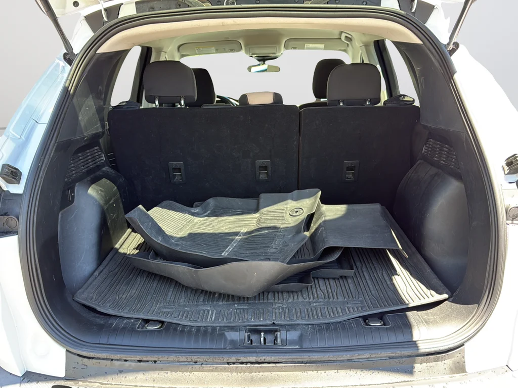 Used 2021 White Ford SE image 11