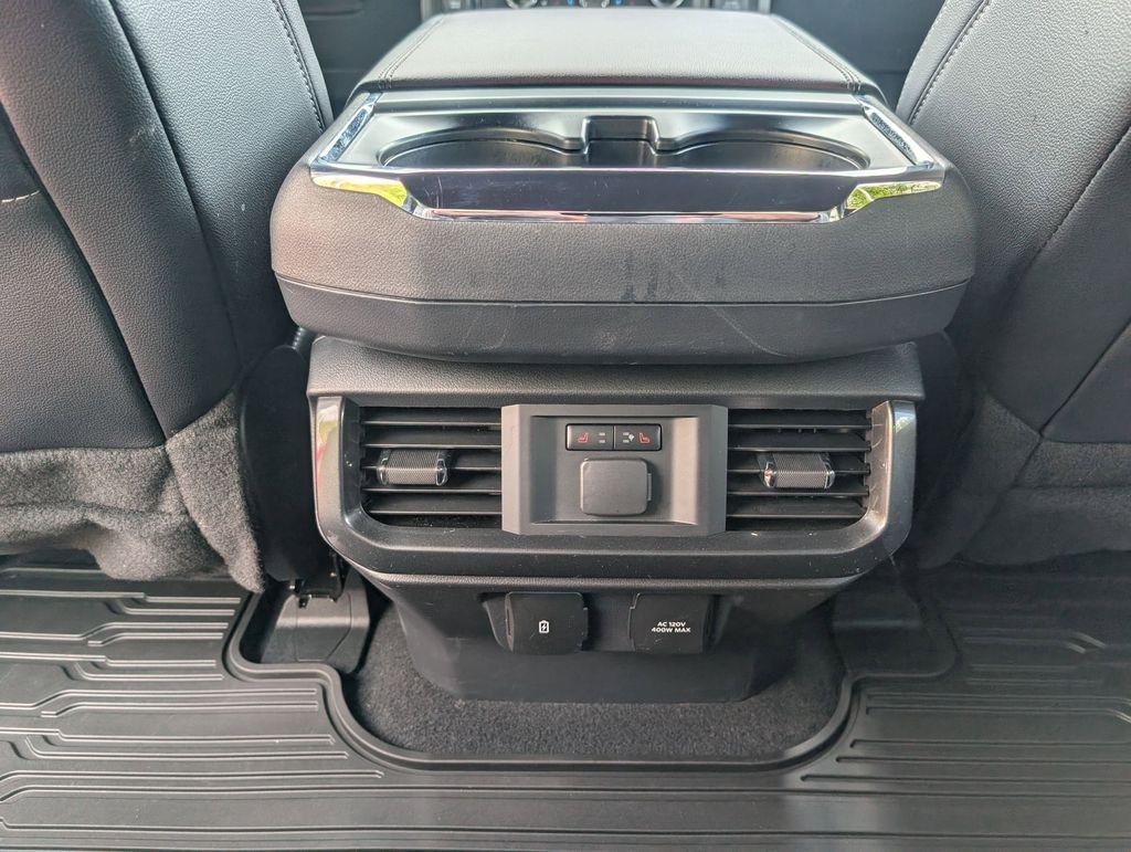 Used 2023  Ford Lariat image 19