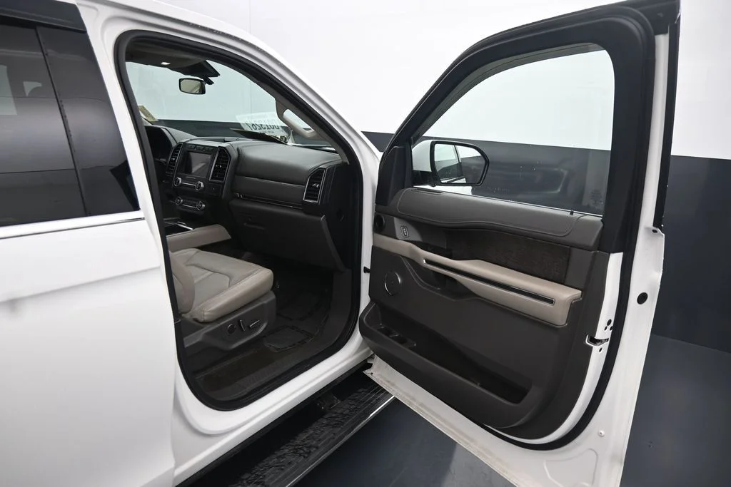 Used 2021 White Ford Limited image 19