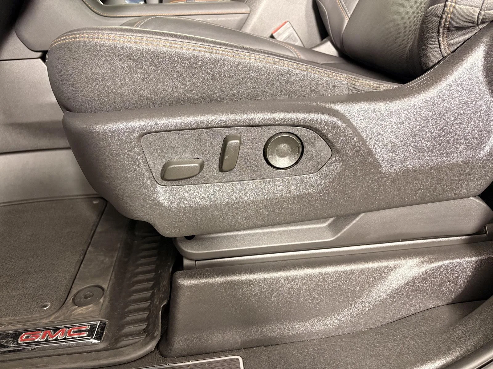 Used 2026 Onyx Black GMC AT4 image 14