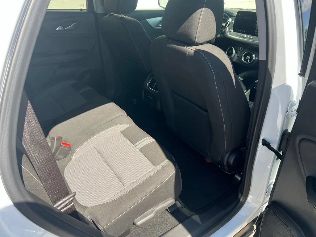 Used 2025 Summit White Chevrolet 2LT image 23