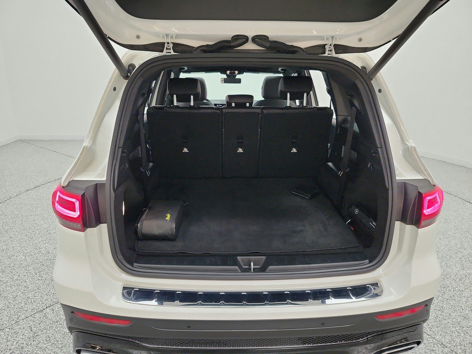 Used 2021 Polar White Mercedes-Benz GLB 250 SUV image 20