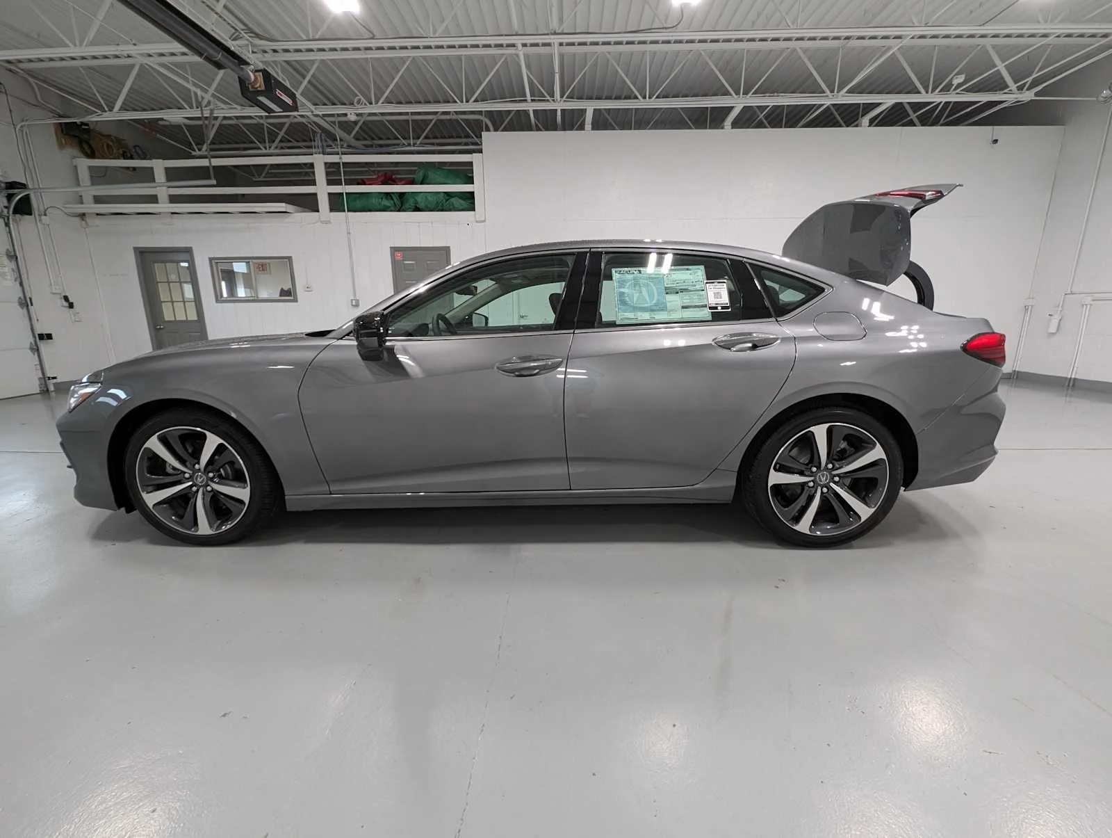 Used 2025 Liquid Carbon Metallic Acura w/Technology Package image 10