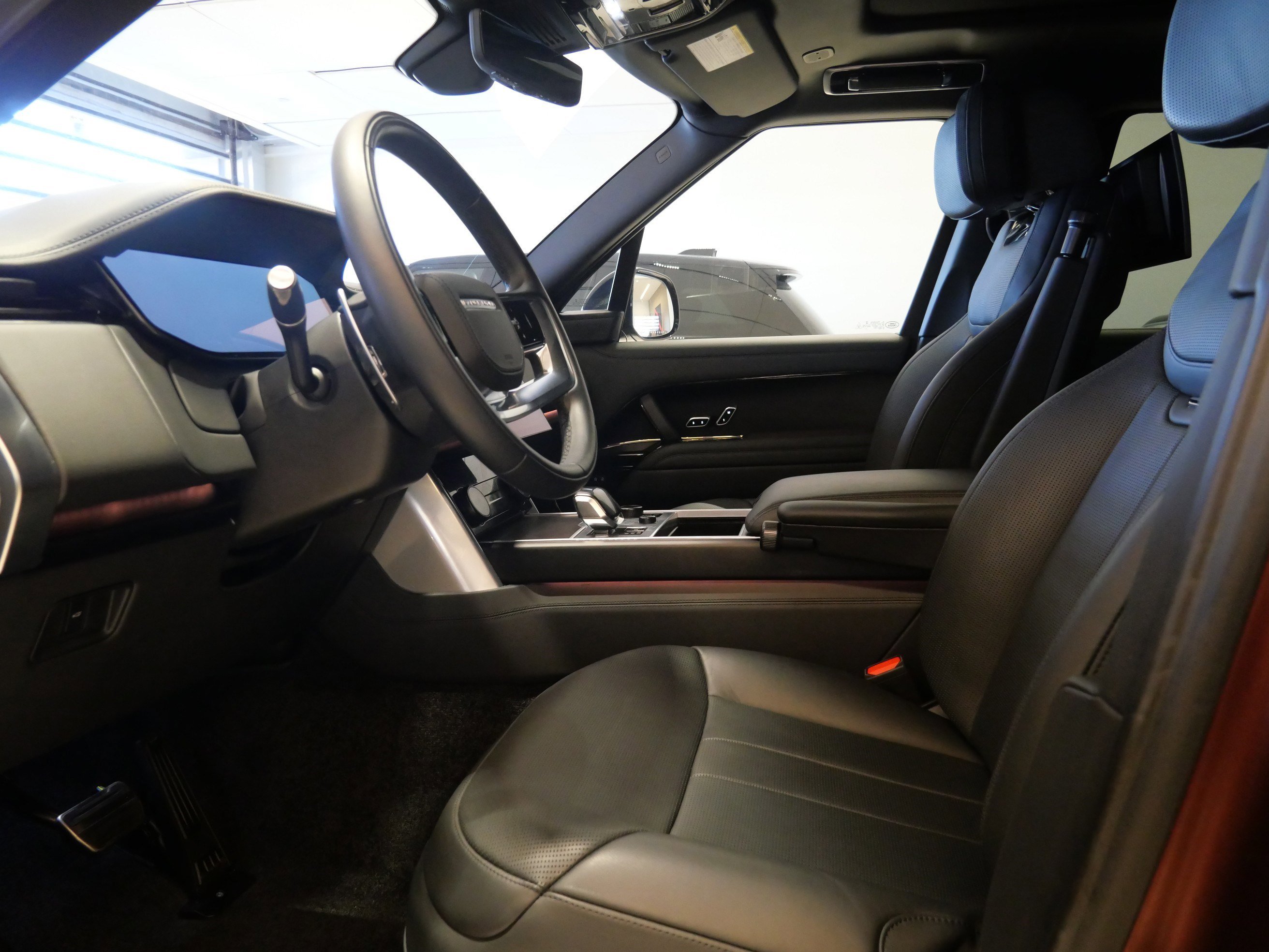 Used 2023 Sunrise Copper SV Bespoke Ultra Met Satin Land Rover SV image 12