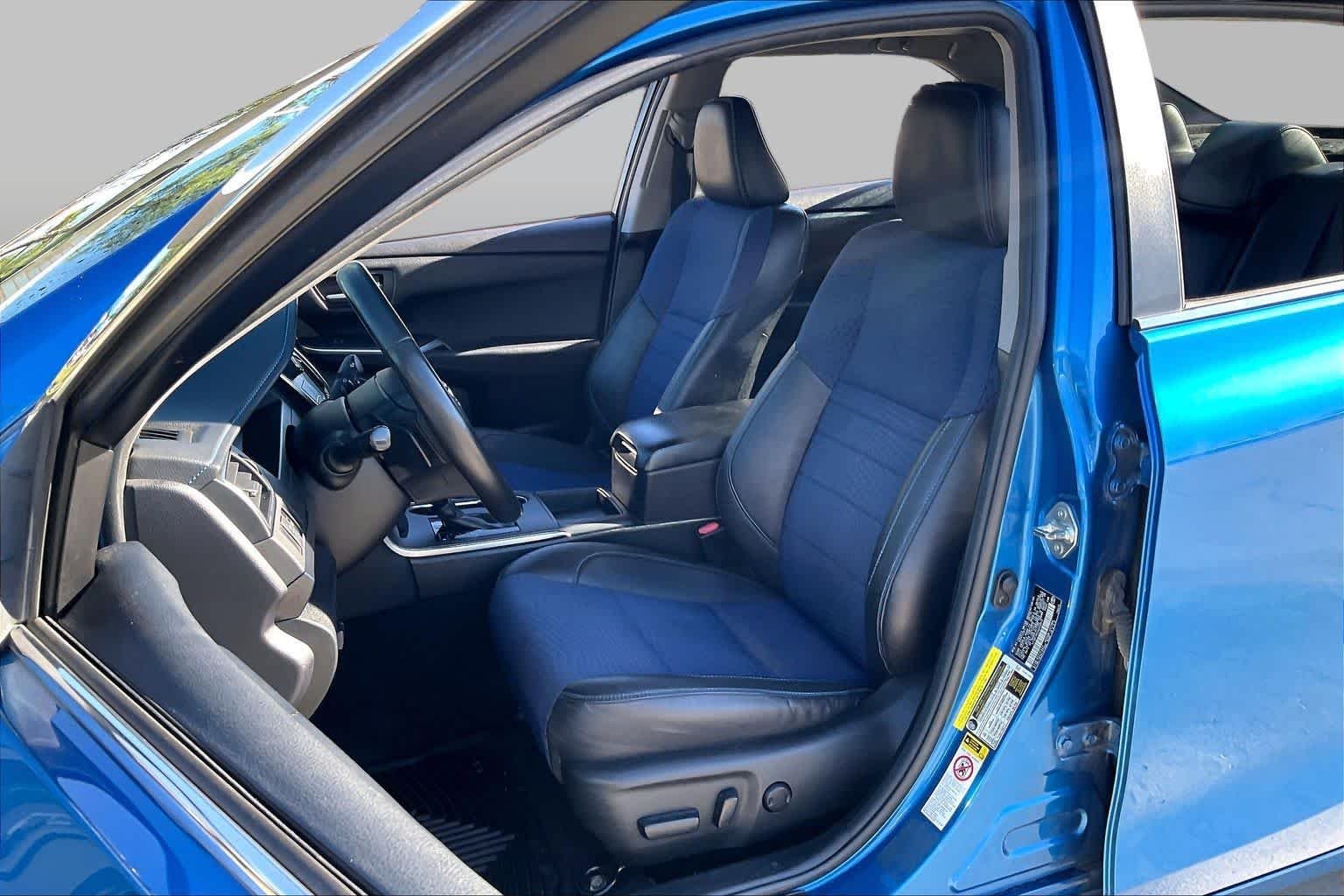 Used 2016 Blue Streak Metallic Toyota SE w/Special Edition Pkg image 8