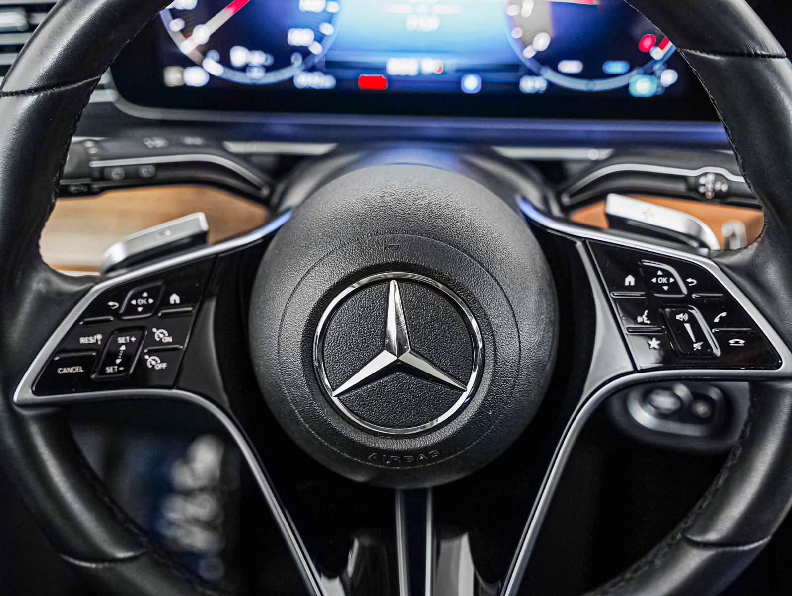 Certified Used 2025 Black Mercedes-Benz GLE 350 image 12