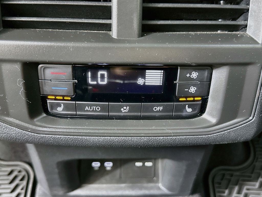 Used 2022  Volkswagen 3.6L V6 SEL Premium R-Line image 26
