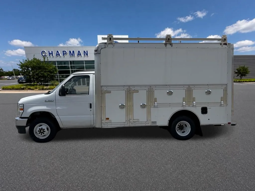 New 2026 Oxford White Ford E-350 SRW image 4