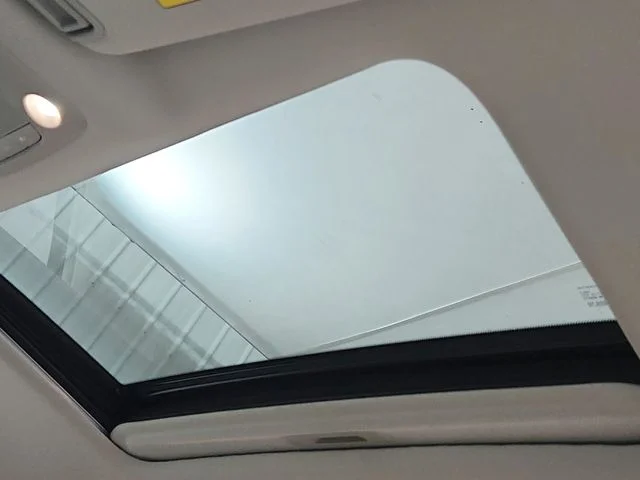Used 2024 White Nissan Platinum image 21