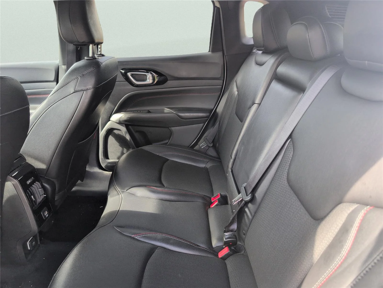 Used 2025 Bright White Clearcoat Jeep Trailhawk image 28