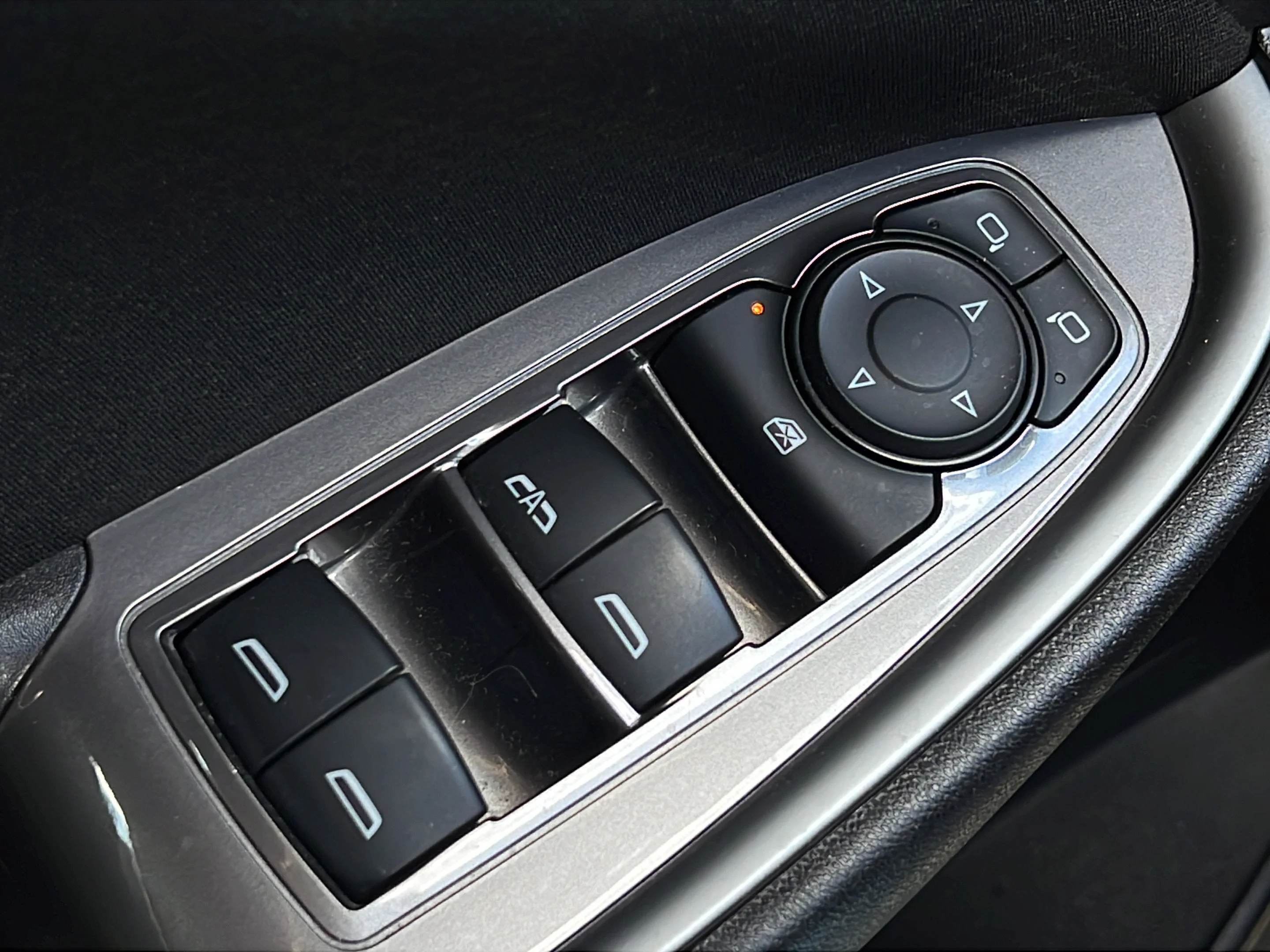 Used 2024 Summit White Chevrolet LT image 18