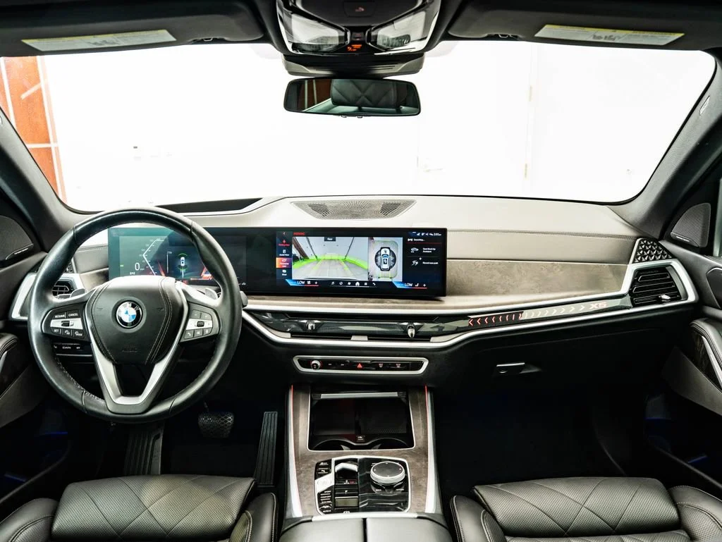 Used 2024 Mineral White Metallic BMW xDrive40i image 4