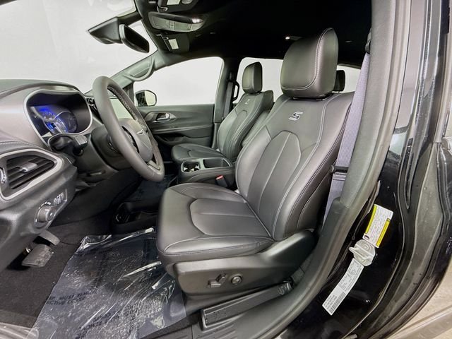 New 2026 Diamond Black Crystal Pearl-Coat Exterior Paint Chrysler Select image 20
