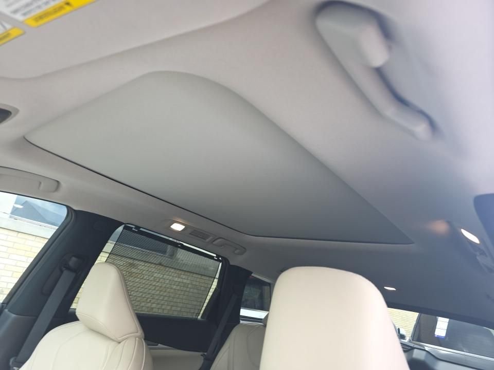 Certified Used 2023 White INFINITI LUXE image 9